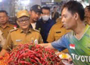 Pj. Wali Kota Bekasi Sidak Pasar Bantargebang Pastikan Ketersediaan Stok Bahan Pangan Aman
