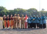 Pj. Wali Kota Bekasi Serahkan Penghargaan Pada  Apel Pagi Hari ini.