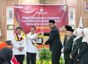 Hari Pertama KPU Majalengka terima Pasangan Bacalon Bupati dan Wakil Bupati pasangan Karna Sobahi – Koko Suyuko