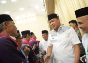 Wali Kota Bekasi Tri Adhianto Lepas 420 Calon Jamaah Haji Kloter Pertama ke Tanah Suci