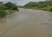 Dikawatirkan Merusak Lingkungan, Warga Sawangan Protes Dipo Pasir di Sungai Pekacangan
