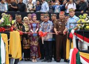 Dorong Pengembangan Pariwisata Berkelanjutan, Kapolda Kalteng dan Gubernur Resmikan Kapal Wisata Susur Sungai
