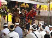 Wali Kota Bekasi Hadiri Puncak Karya Pujawati Dudonan ke-61 di Pura Tirta Buana