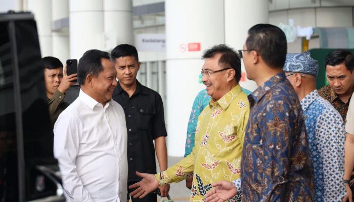 Wawali Bekasi Harris Bobihoe Hadiri Wisuda UKRI Bersama Presiden Prabowo — Serukan Kebangkitan Generasi Emas Indonesia!