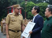 Wali Kota Bekasi Pimpin Apel Senin Pagi dan Serahkan Berbagai Penghargaan