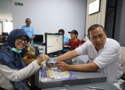 Cicipi Langsung Cetak KTP, Wali Kota Bekasi Pastikan Pelayanan Ekstra di MPP Berjalan Optimal