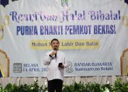 Wawali Harris Bobihoe Akrab Dan Benyanyi Bersama Para Pensiunan Pemkot Bekasi