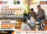 Bakti Sosial HUT Bhayangkara ke-80, Polsek Jatisampurna Berbagi Sembako dan Pesan Kamtibmas