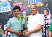 Dukung Gerakan Hijau, Wali Kota Bekasi Tri Adhianto Apresiasi Aksi Pembagian Pohon oleh GUNTING