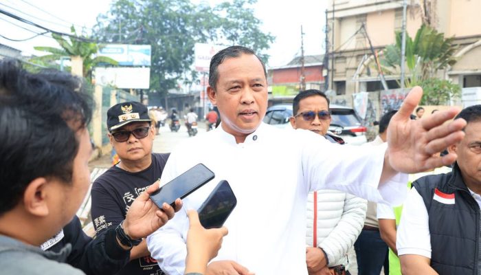 Erupsi Anak Krakatau Berdampak ke Bekasi, Tri Adhianto Minta Warga Tetap Tenang dan Perhatian Lebih untuk Anak serta Lansia
