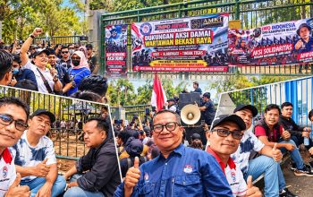 Aksi Solidaritas Wartawan di Pemkab Bekasi Memanas, IWOI Kecewa Dibatasi Masuk Ruang Dialog